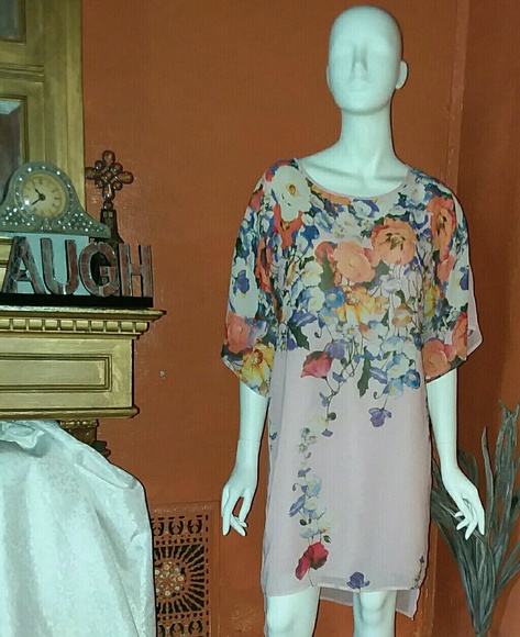 BEAUTIFUL BLUSH AND FLORAL DRESS - Picture 1 of 5